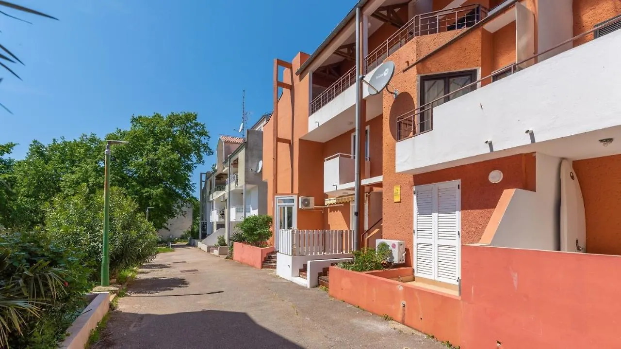 Apartment Anja With Balcony Dajla